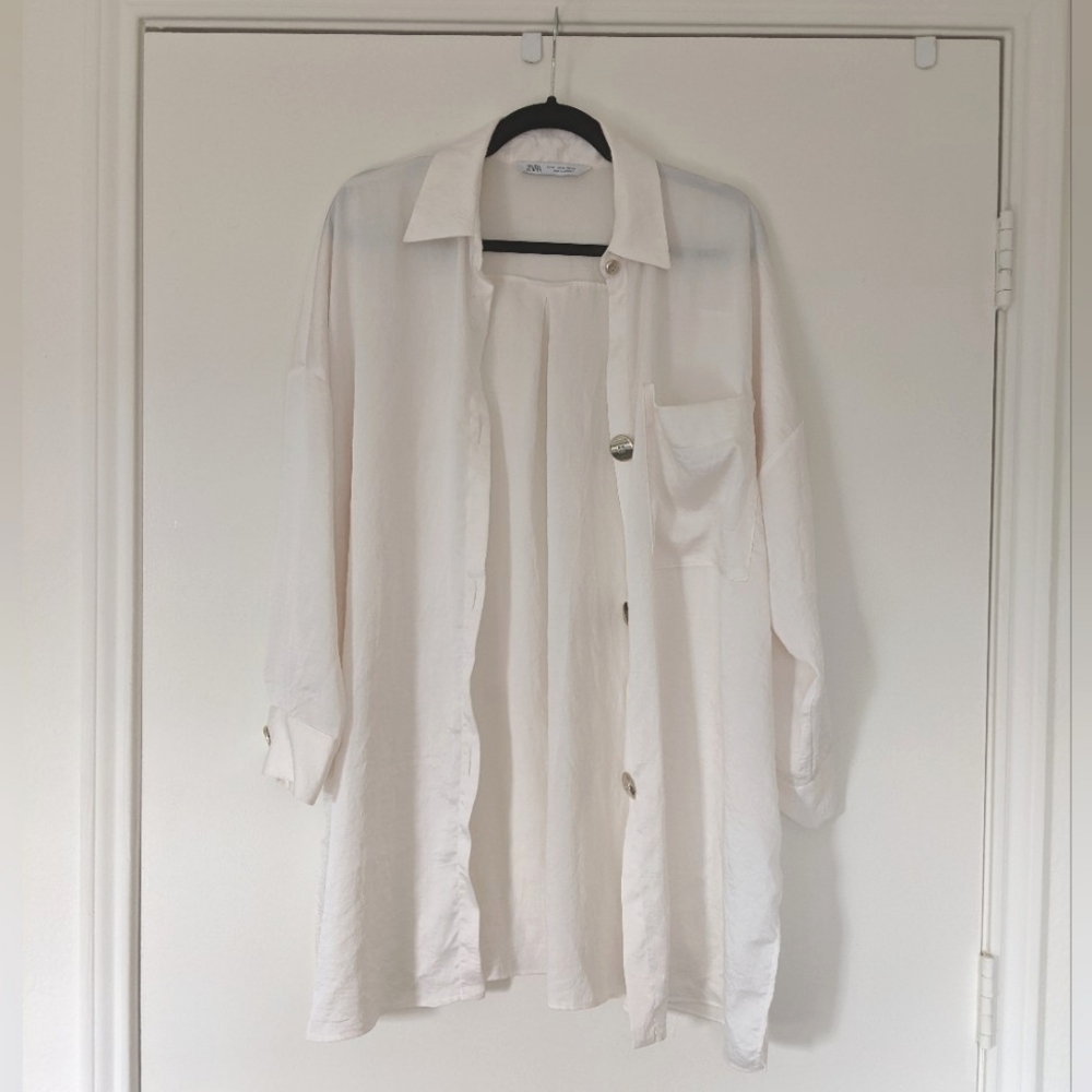 ❌SOLD❌ ZARA Long Flowy Button-Up w/ Gold Buttons